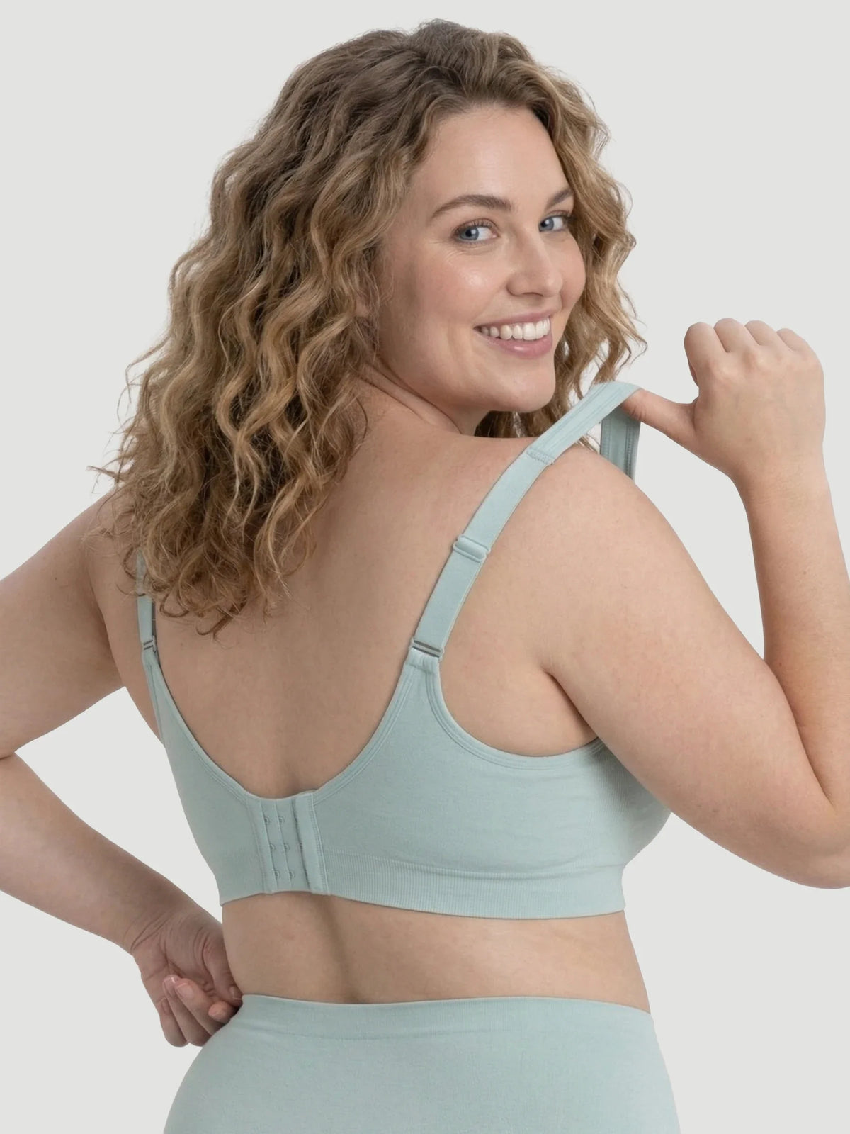 SPECIAL OFFER: Adjustable Wire Free Shaper Bra (Cups A-FF) + FREE Bra Extender 80% OFF